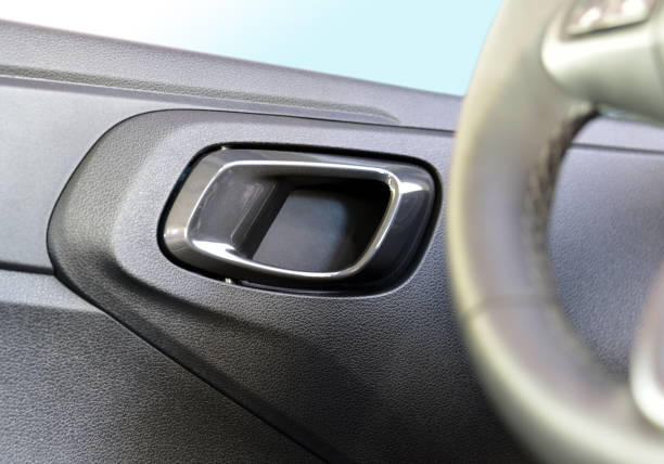 istock Door handle to open the car 1295268512