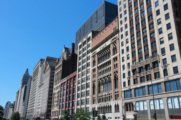 istock Chicago Michigan Avenue skyline 1295288769