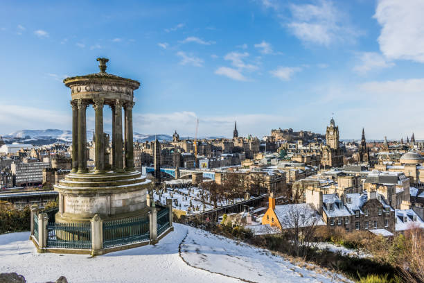 View of Edinburgh from Calton Hill of Edinburgh castle covered in snow aerial view of Edinburgh with princess street and Edinburgh castle (old town) covered in Snow in Edinburgh, Scotland royal mile stock pictures, royalty-free photos & images
