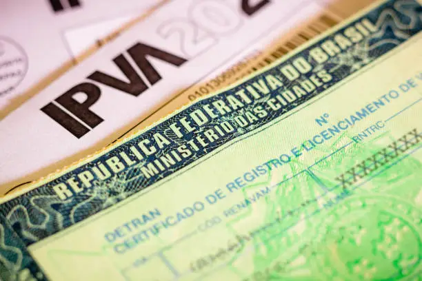 Photo of Man holds vehicle registration and licensing certificate (CRLV). It is the document issued annually to indicate that the car is able to move through the streets of Brazil