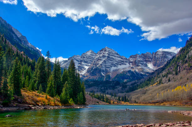 istock Mountain-Maroon Bells with alpine lake-Aspen Colorado 1295356044