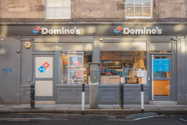 domino's a stockbridge, edimburgo - dominos pizza foto e immagini stock