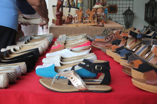 istock Shopping in Cuba 1295399131