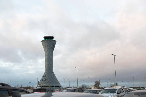 airport control tower - ground crew audio imagens e fotografias de stock