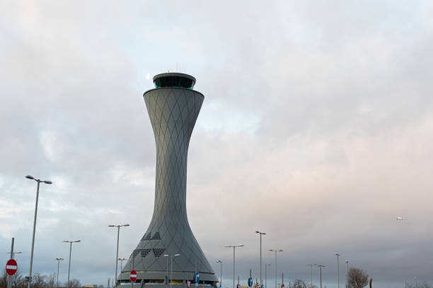 airport control tower - ground crew audio imagens e fotografias de stock