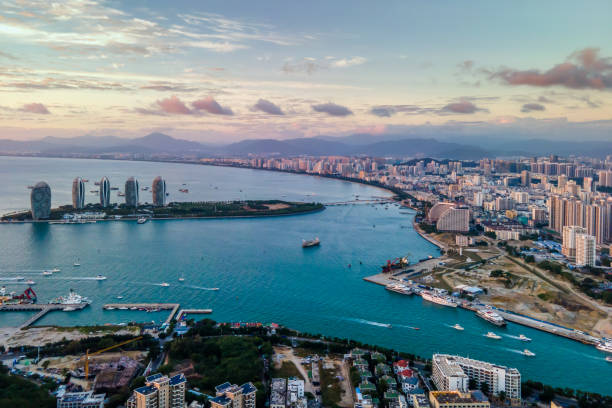 sanya ciudad arquitectura paisaje paisaje skyline fotografía aérea panorámica - isla de hainan fotografías e imágenes de stock