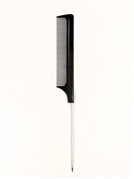 pente de cauda de pino isolado em fundo branco - tooth comb - fotografias e filmes do acervo