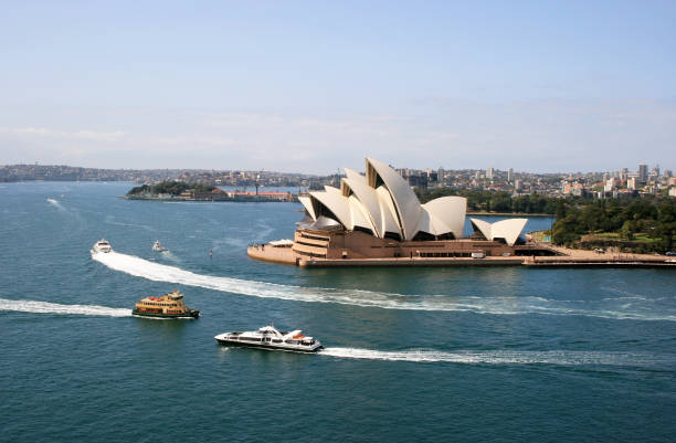 the sydney opera house, sídney, nsw, australia - sydney opera house sydney harbor opera house bright fotografías e imágenes de stock