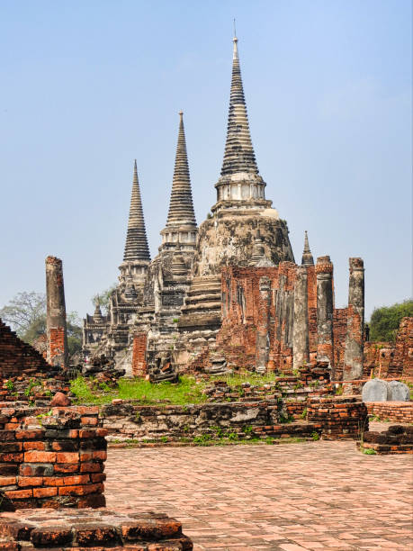 ayutthaya antiga capital do reino do sião - cambodia monk buddhism angkor wat - fotografias e filmes do acervo