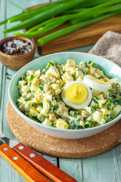spring salad with egg, green peas and green onions in a bowl on a rustic table. - 24296 imagens e fotografias de stock
