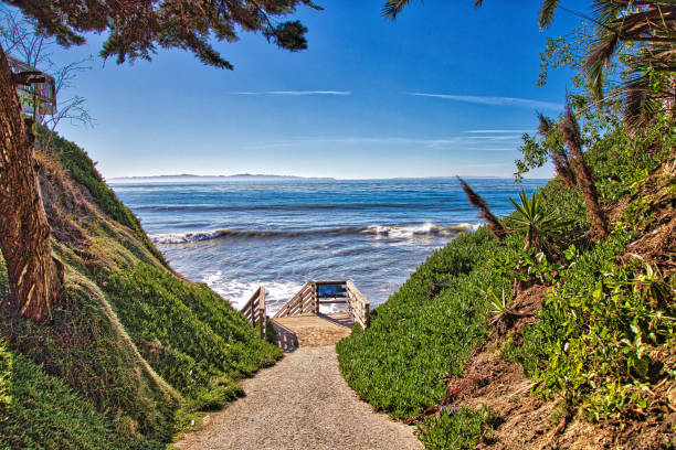 santa barbara coastline & beach vista da ucsb - pacific coast highway - fotografias e filmes do acervo