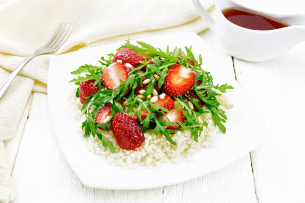 salad of strawberry and couscous on wooden board - cedrine imagens e fotografias de stock