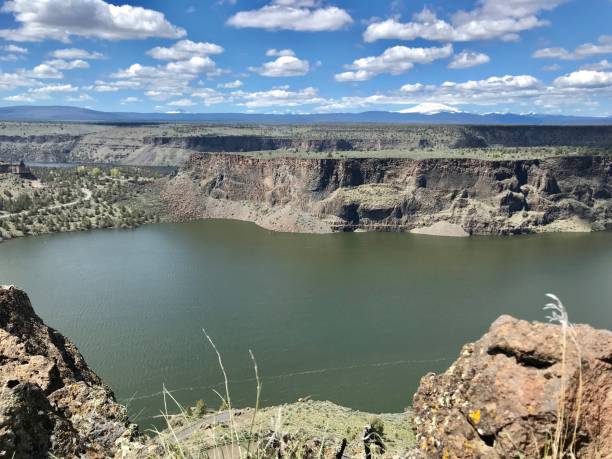 istock Overlooking Lake Billy Chinook 1295573906