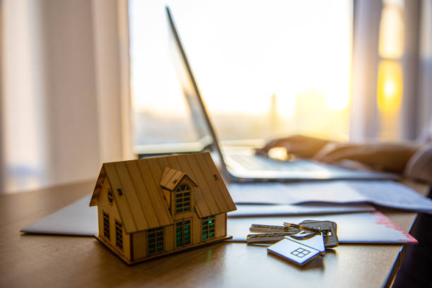 istock House Selling Online 1295578822