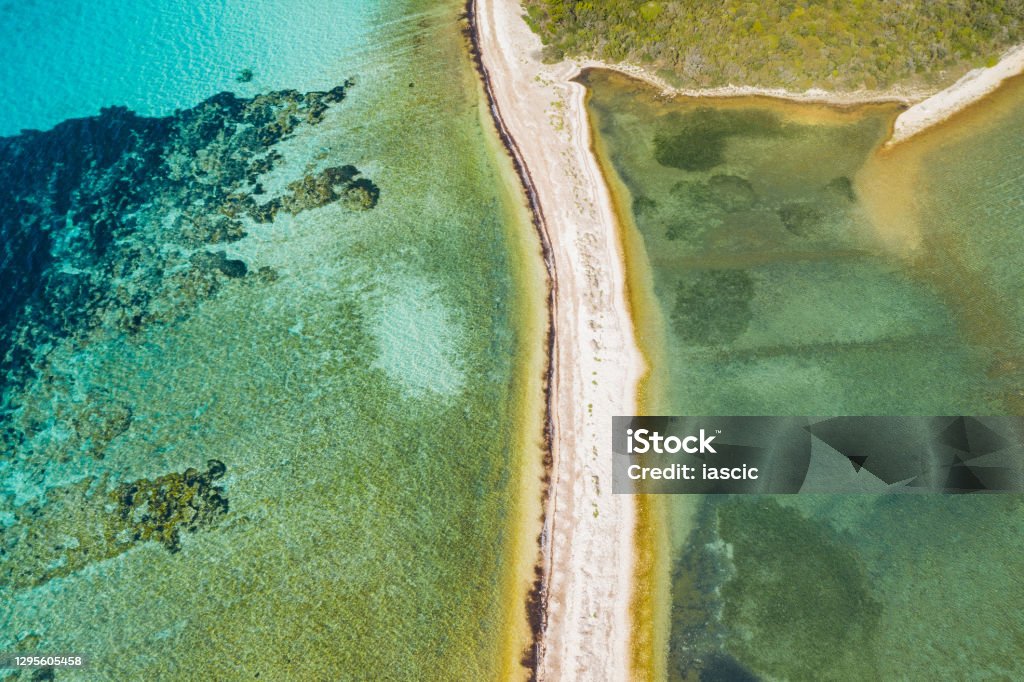 クロアチアのドゥギオトク島のアドリア海の美しい自然橋 アドリア海のストックフォトや画像を多数ご用意 アドリア海, ウォーターフロント