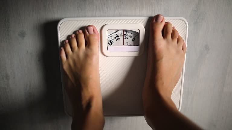 https://media.istockphoto.com/id/1295607092/video/activity-with-leg-of-woman-stand-measuring-weight-scale-for-diet-with-barefoot.jpg?s=640x640&k=20&c=7JSSScVHk0SyklZTgGSbA7U3Qh1z9DTTd-FyrRJ2c_0=