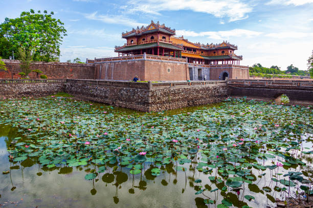 tempio delle generazioni nella cittadella degli hue. cittadella imperiale thang long, vietnam unesco world - hue foto e immagini stock