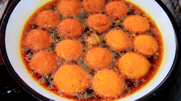frying acaraje in palm oil