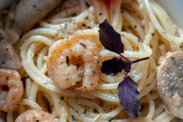 homemade spaghetti, with shrimp, mushroom and basil