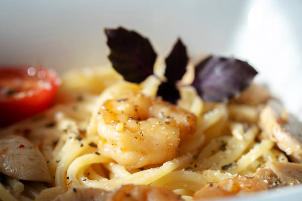homemade spaghetti, with shrimp, mushroom and basil