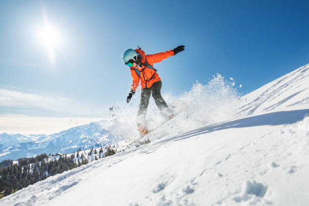 山でスキー休暇 - downhill skiing ストックフォトと画像