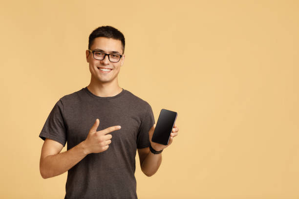 istock Blogger insists at better offer for customers 1295750718