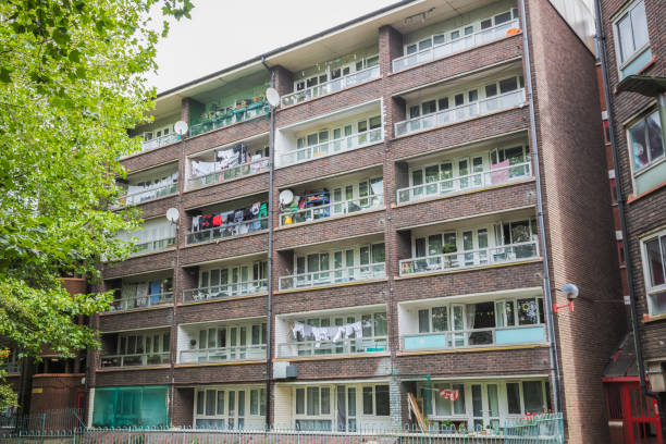 ロンドンのグラハムパークエステートの古い評議会ブロック - uk housing problems housing development poverty ストックフォトと画像