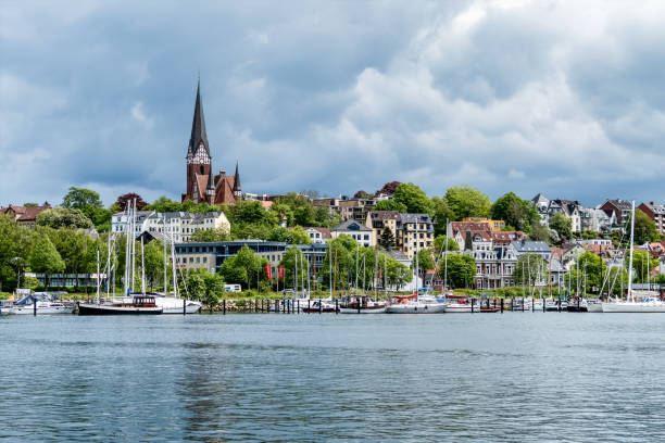 гавань фленсбурга фленсбург ферт, шлезвиг гольштейн, германия - schleswig стоковые фото и изображения