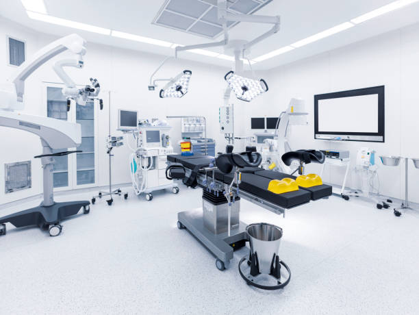 Modern hospital operating room with monitors and equipment Modern hospital operating room with monitors and equipment scalpel photos stock pictures, royalty-free photos & images