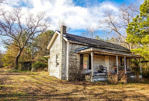 A nice landscape of an old abandoned house in rural America. High definition.