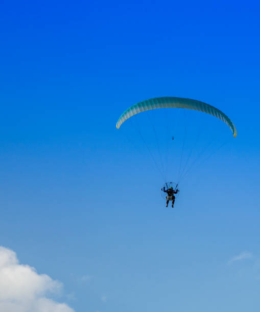 istock Paragliding in Italy 1295809691