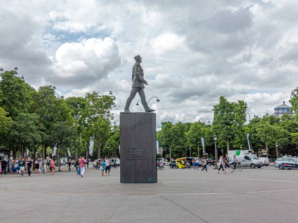 memorial de charles de gaulle en parís - charles de gaulle fotografías e imágenes de stock