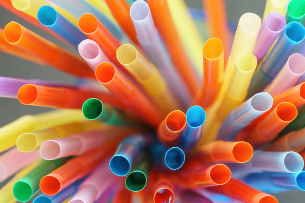 close up of colorful straws photographed from above - drinking straw plastic design in a row imagens e fotografias de stock