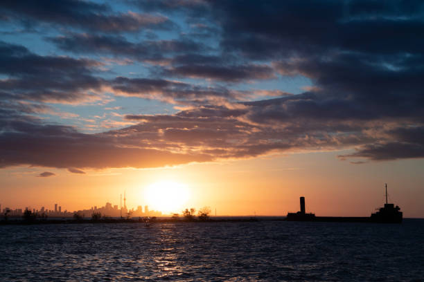 istock Sunset of Toronto 1295830938