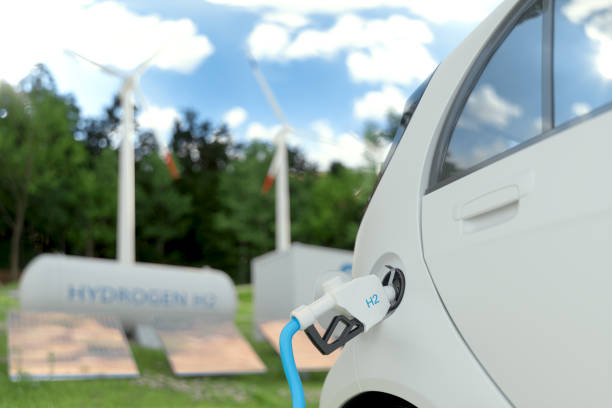 hydrogène ravitailler la voiture pour un transport respectueux de l’environnement avec panneaux solaires, éoliennes et fond de réservoir d’hydrogène - water pumping windmill photos et images de collection
