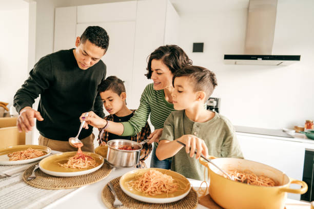 istock Two parents and two kids eating lunch 1295846239