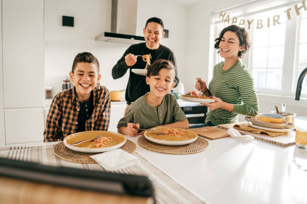 istock Two parents and two kids eating lunch 1295846264