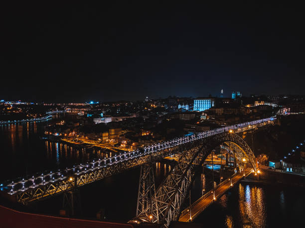 порту-сити огни дору вид на реку ночью, высокий угол зрения португалии фотографии пейзаж - 4727 стоковые фото и изображения