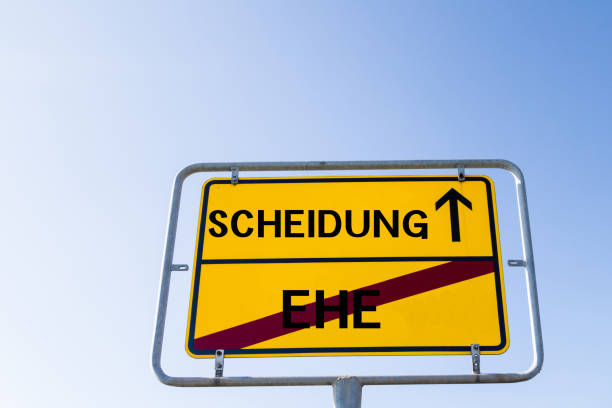istock Sign Divorce Marriage german 