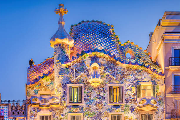 바르셀로나 스페인 시내에서 안토니 가우디가 디자인한 카사 바텔로 - casa battlo 이미지 뉴스 사진 이미지