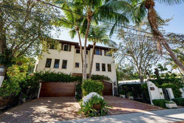 Upscale duplex townhome in Fort Lauderdale FL USA Fort Lauderdale, FL, USA - January 9, 2021: Upscale duplex townhome in Fort Lauderdale FL USA duplex stock pictures, royalty-free photos & images