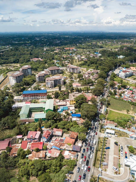 sviluppi residenziali nella progressiva città di tagaytay nelle filippine. - peoples park foto e immagini stock