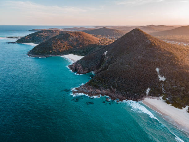 vue aérienne de la plage de zenith, de la plage d’épave et de la plage de boîte - port stephens new south wales australia coastline photos et images de collection