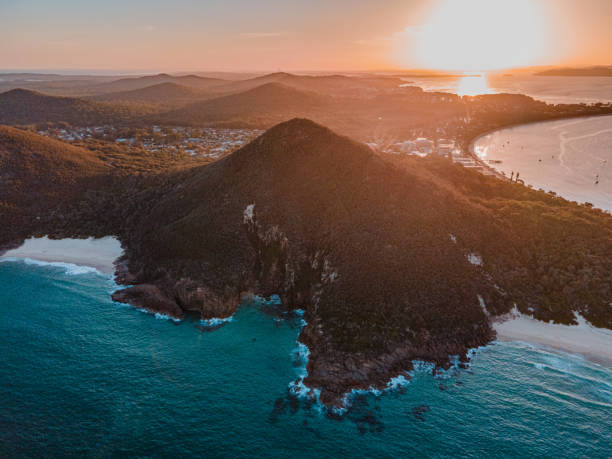 coucher du soleil à la plage de zénith - port stephens new south wales australia coastline photos et images de collection