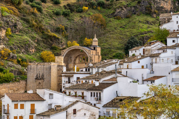 ruiny kościoła santa maria - cazorla, jaen, andaluzja, hiszpania, europa - sierra zdjęcia i obrazy z banku zdjęć