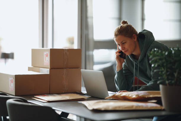 właściciel małej firmy - shipping room zdjęcia i obrazy z banku zdjęć