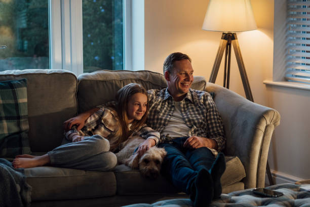 noche de cine con papá - hartlepool fotografías e imágenes de stock