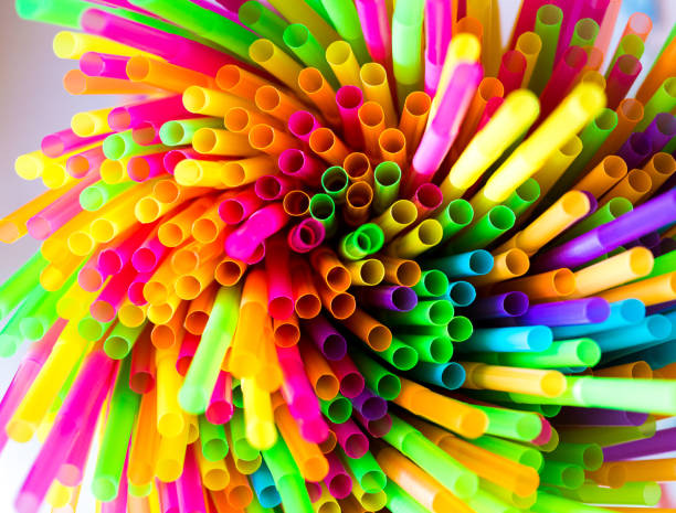 colorful plastic drinking straws abstract background - drinking straw plastic design in a row imagens e fotografias de stock