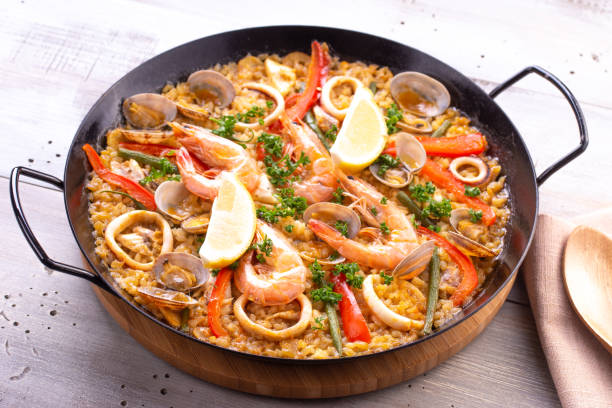 paella - spanish cuisine - fotografias e filmes do acervo