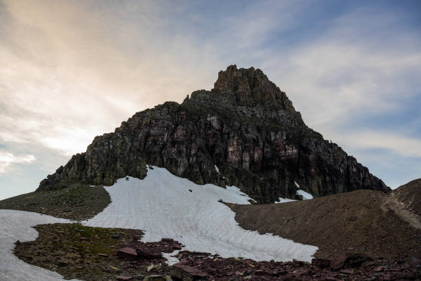 istock Soft White Clouds Fade Over Mount Oberlin 1295993577
